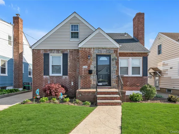 1125 Esther Street, Franklin Square, NY 11010