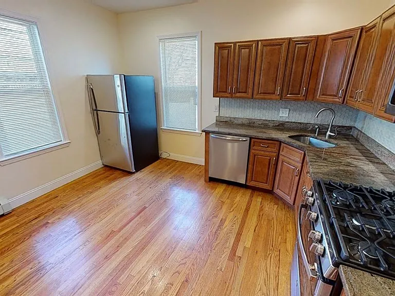 55 Hazelton St #2 — Photo 5