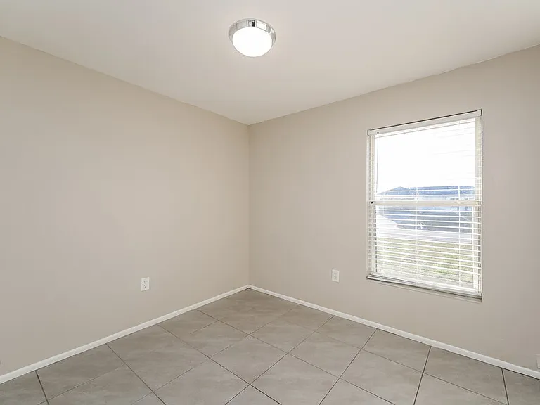 2123 NE 4th Pl — Photo 14
