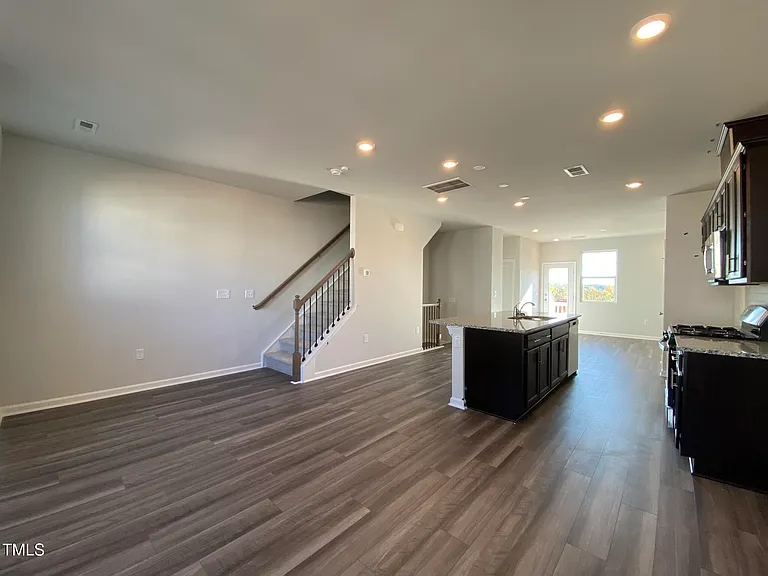 706 Gimari Dr — Photo 12
