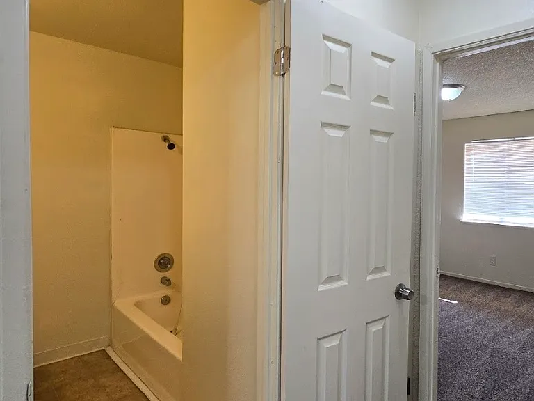 1414 W Clinton Ave #201 — Photo 5