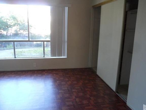 3rd image of 286 Oak Leaf Dr #155
