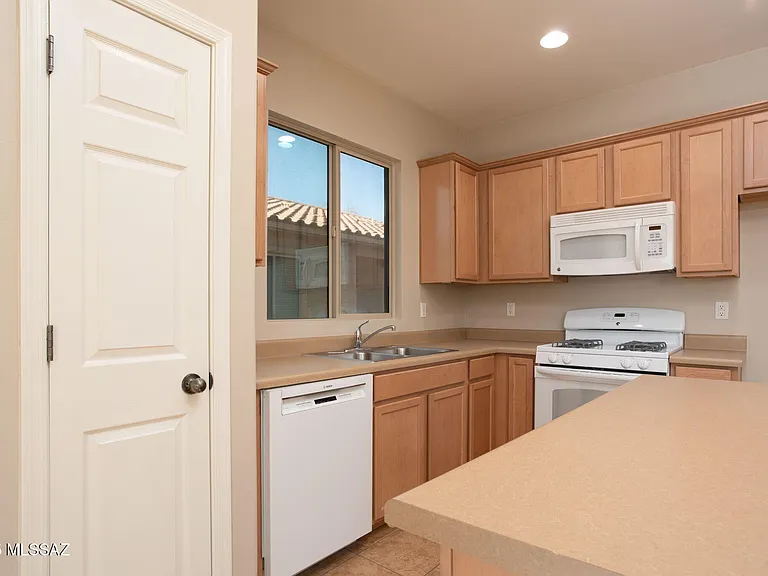 12073 W Hailey Ln — Photo 2