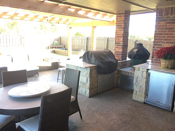 3rd image of 4012 Vista Dr
