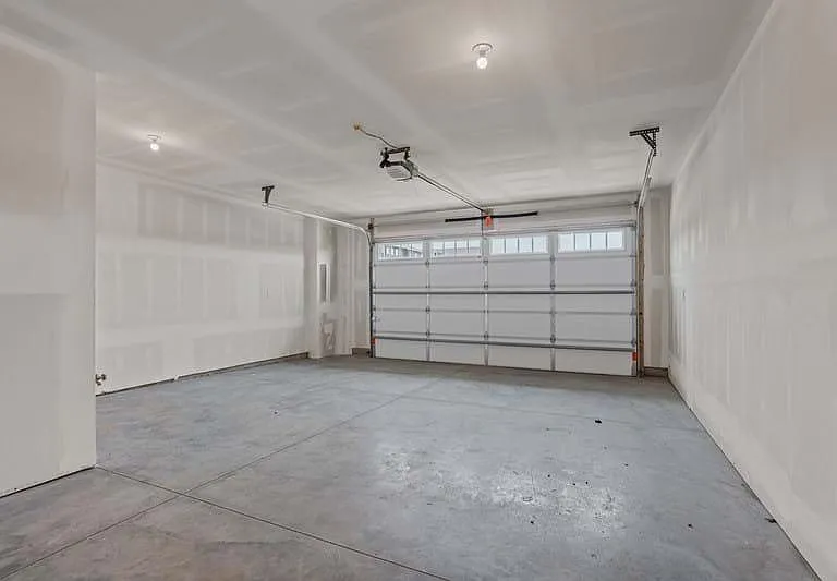 3225 Parade St — Photo 24