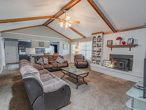 2nd image of 302 Mimosa Dr