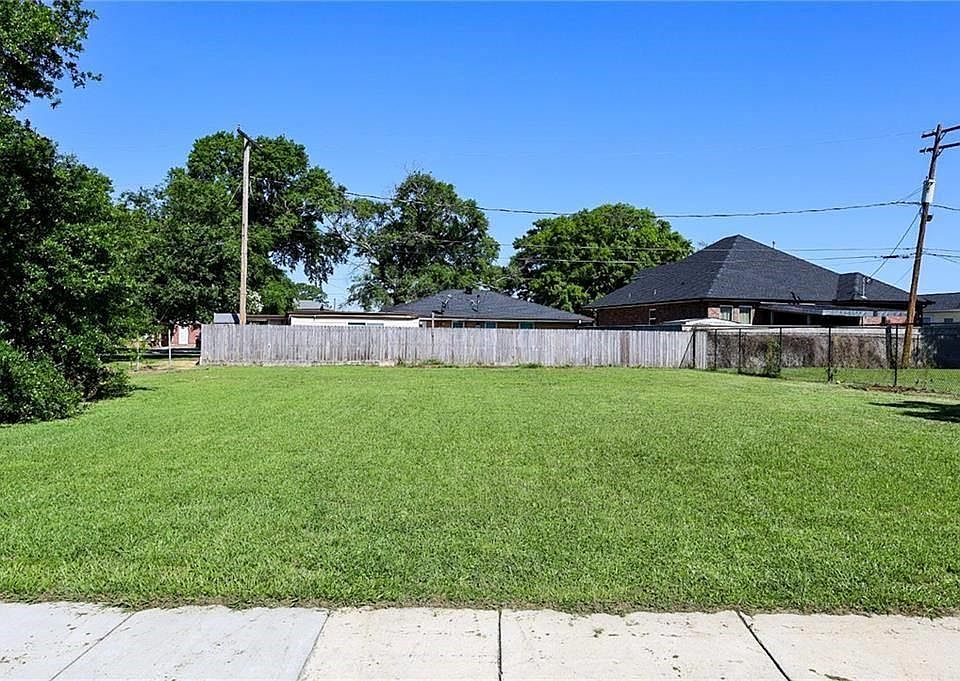 2nd image of 50 Packenham Ave