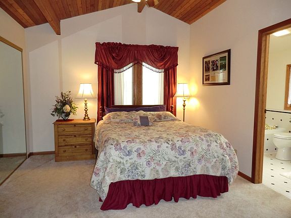 4th image of 7820 Beaver Hills Ln