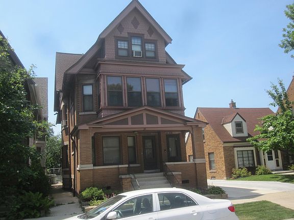 2nd image of 1513 N Astor St #1
