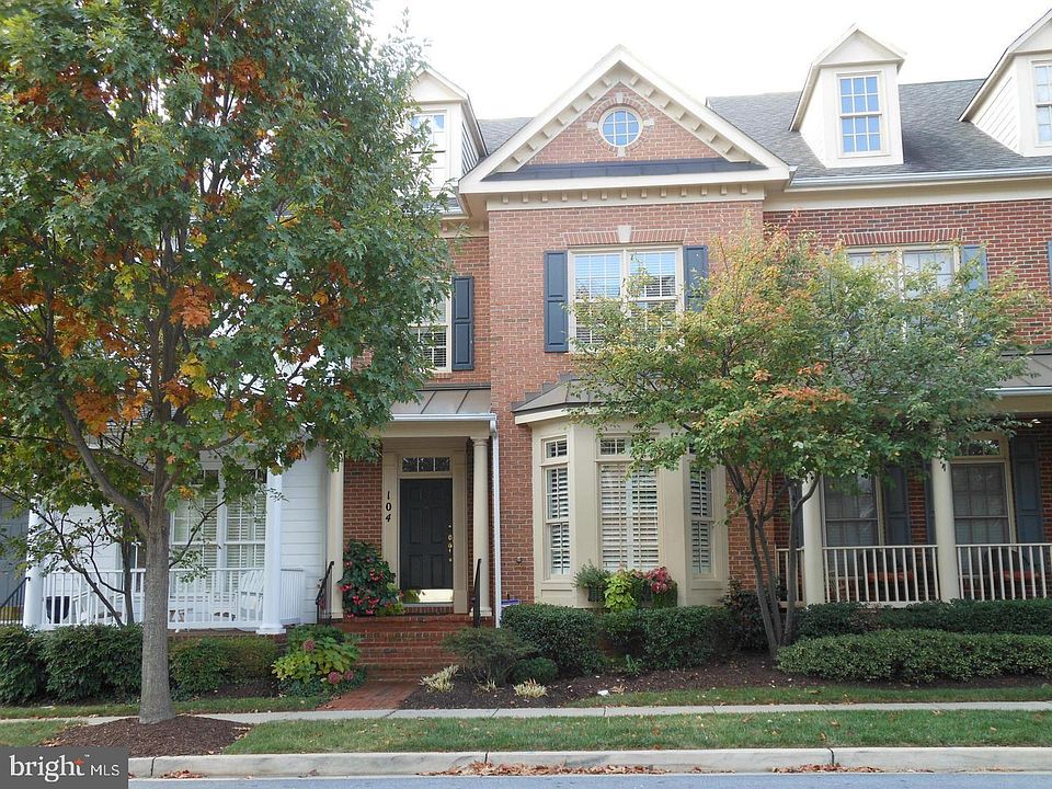 1st image of 104 Oak Knoll Ter