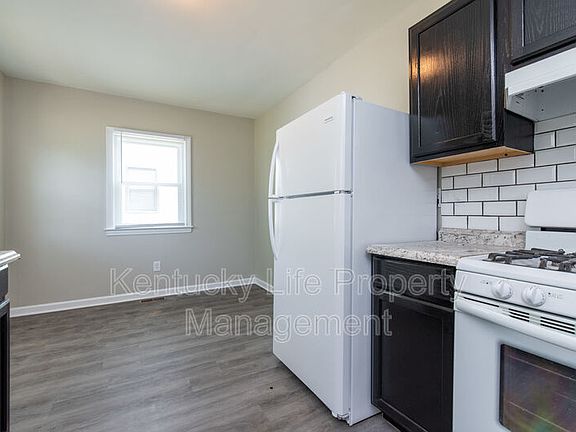 3rd image of 817 Marcellus Dr