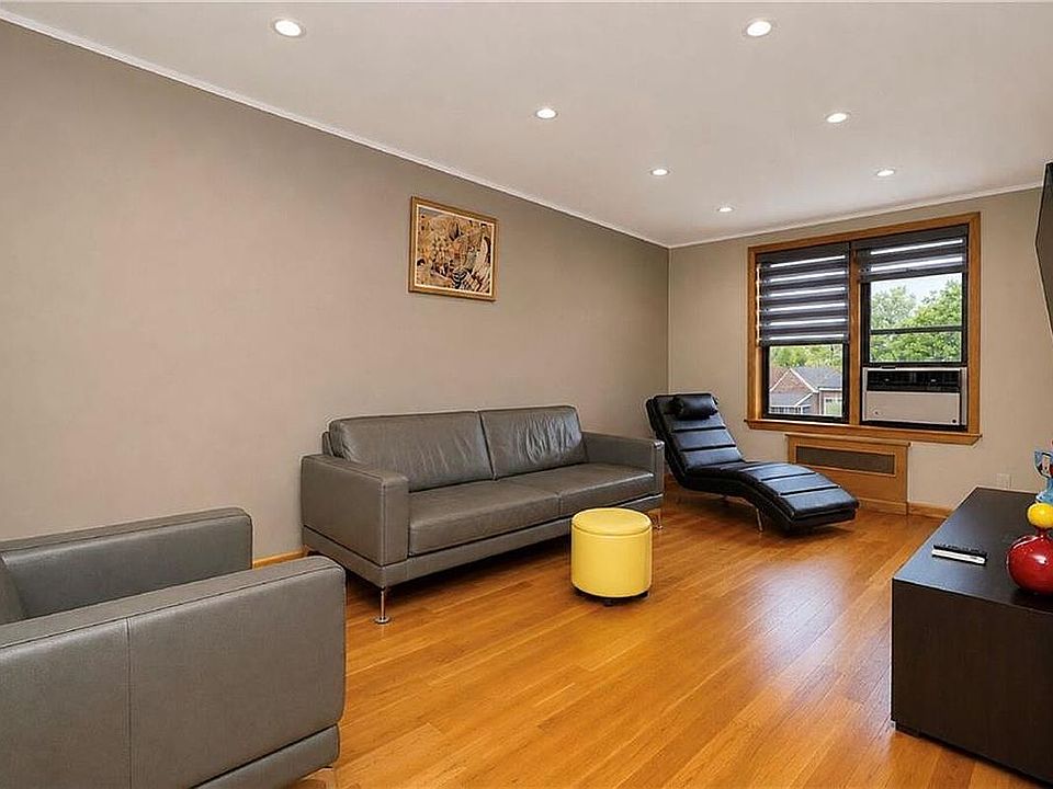 1st image of 711 Montauk Ct APT 2H