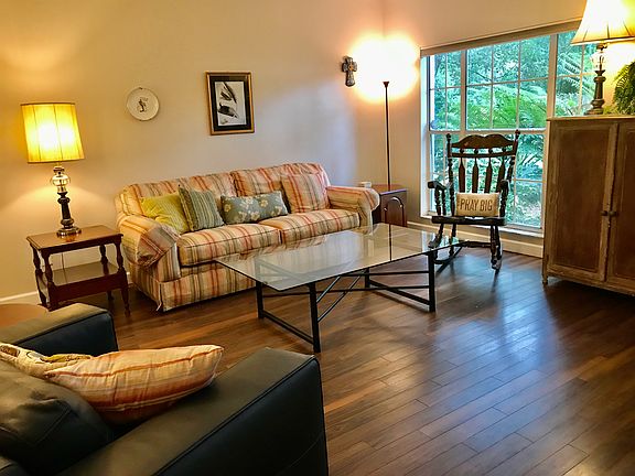 3rd image of 250 Oak Park Pl