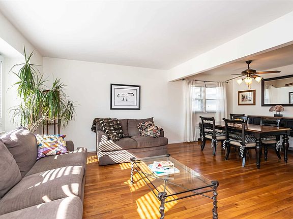 3rd image of 1027 Whittier Ave