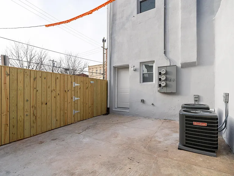 1544 W York St — Photo 30