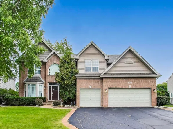 1677 Driftwood Ln, Crystal Lake, IL 60014