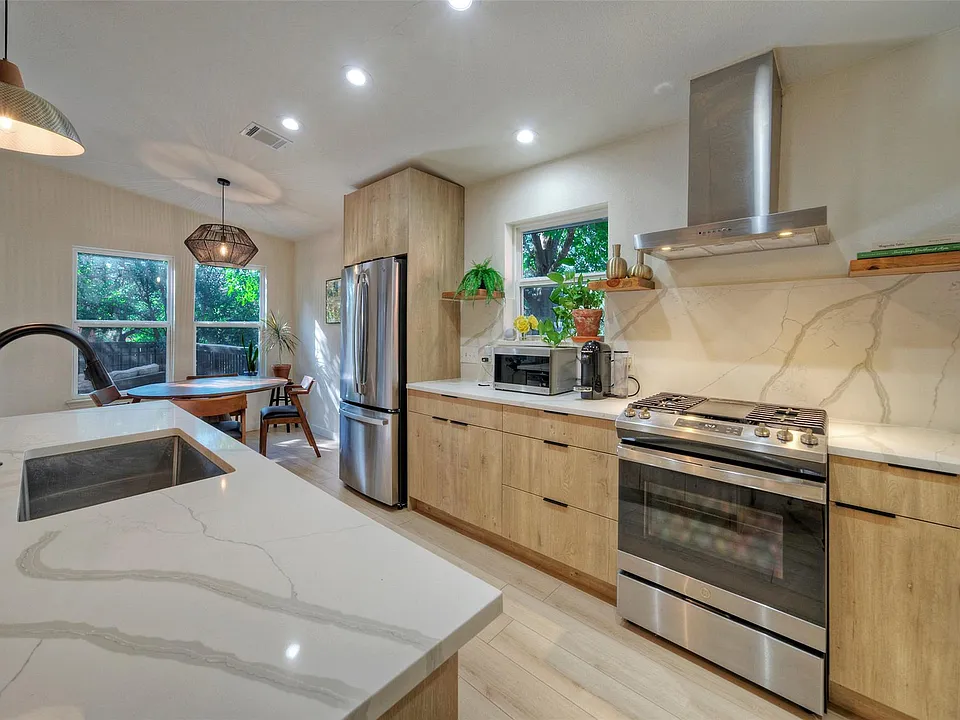 8406 Los Ranchos Dr