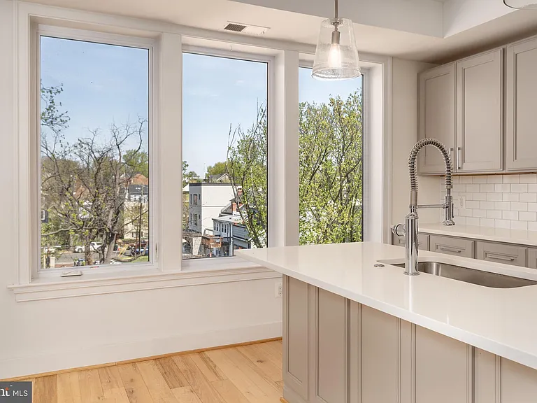 811 Upshur St NW #Penthouse 10 — Photo 8