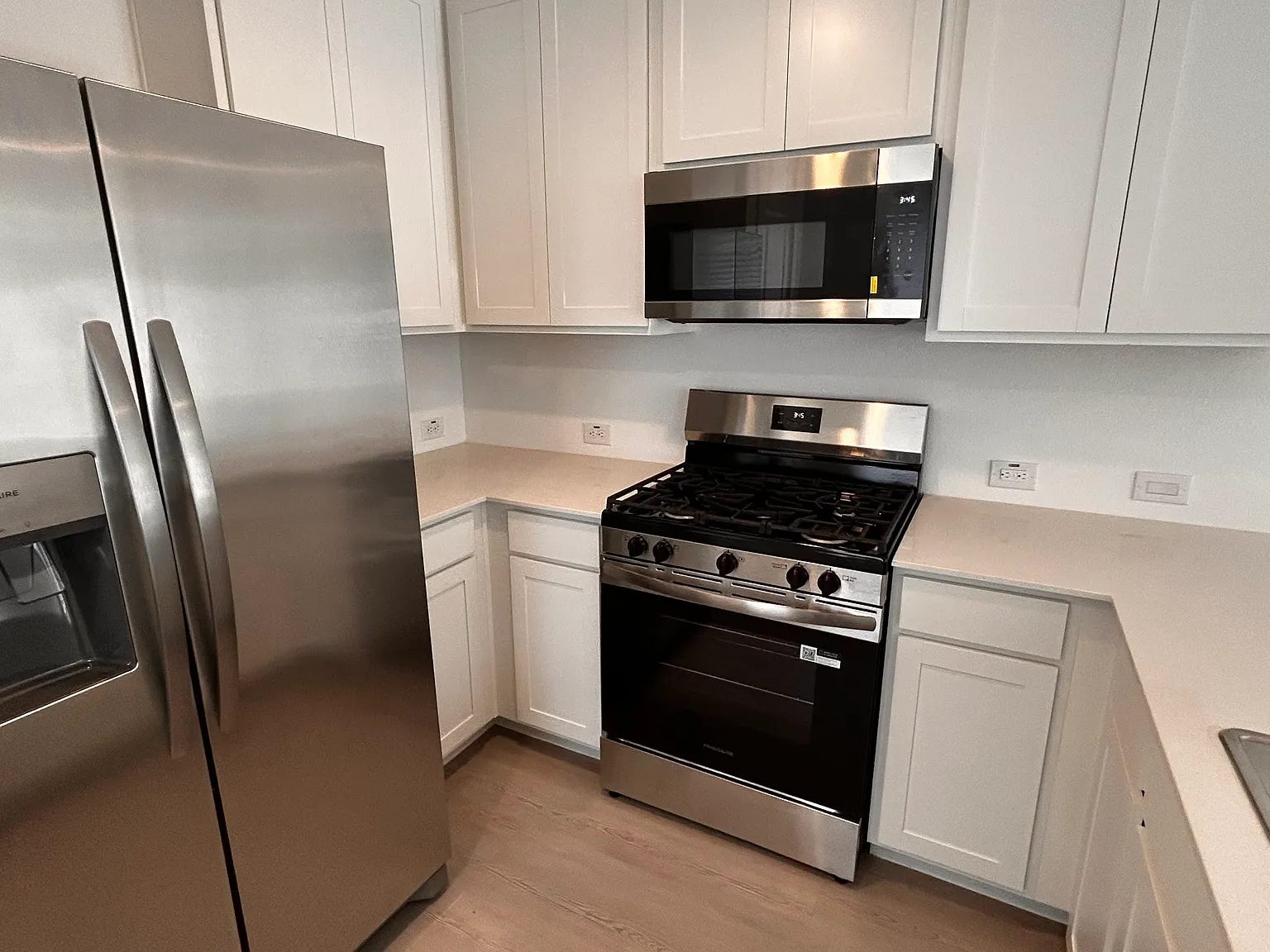 3 bed, 1266 sqft, $1,899 — Photo 2