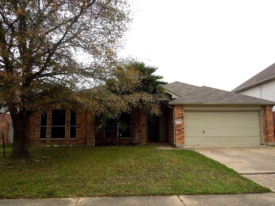 1st image of 19918 Crescent Creek Dr