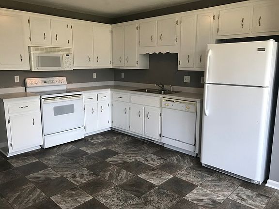 4th image of 3233 S Senseney Cir