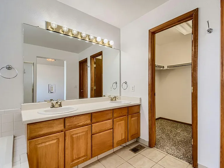 9528 High Cliffe St — Photo 22