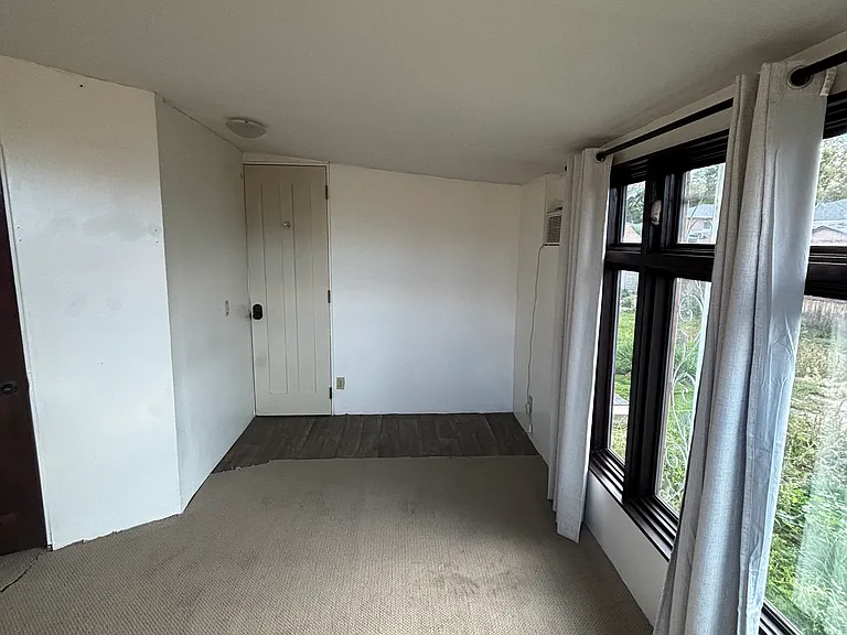Private Sunroom Suite with Private Bathroom and Private Entrance