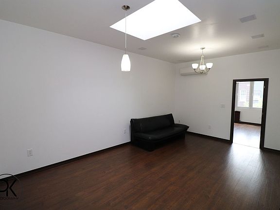 4th image of 84 Jewel St #2