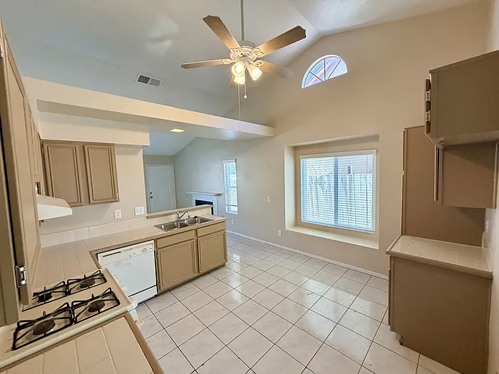 2036 Orchard Dr — Photo 9