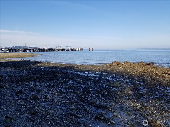 4th image of 10014 Vashon Highway SW