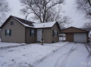 1206 Avon St, Pekin, IL 61554