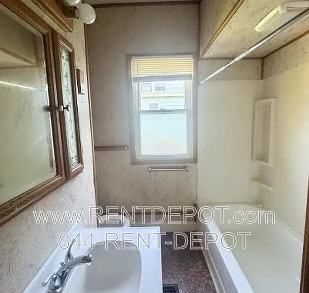 1004 N Governor St — Photo 7