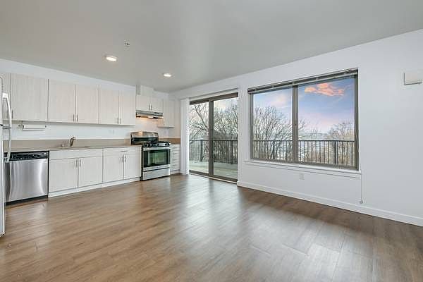 1st image of 1100 S Massachusetts St #305