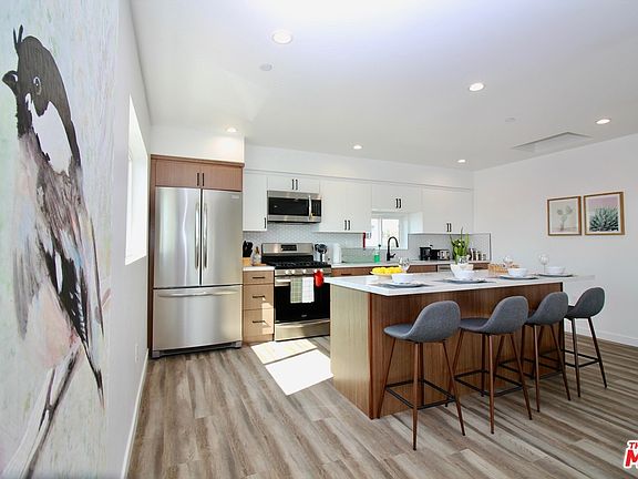 5th image of 1416 N Cloverdale Ave