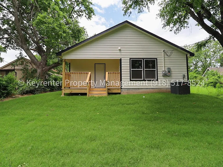 43 S Toledo Ave — Photo 32