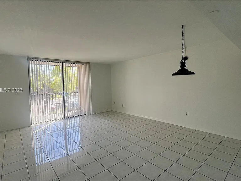 8540 SW 133rd Avenue Rd #316 — Photo 6
