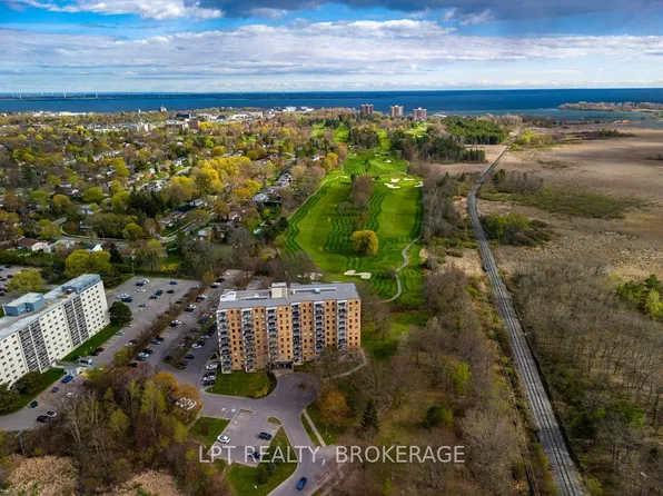 66 Greenview Dr #208, Kingston, ON K7M 7C5