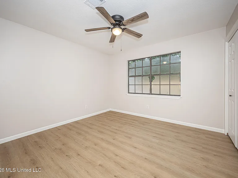 106 Booth Cir — Photo 28