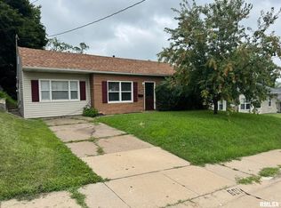 601 23rd St, Bettendorf, IA 52722