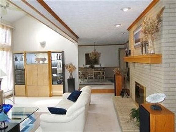3rd image of 3201 Loyal Oak Dr