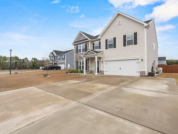 3rd image of 207 Belfast Way