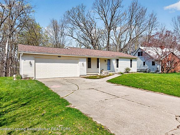 3rd image of 2211 Hilltop Dr