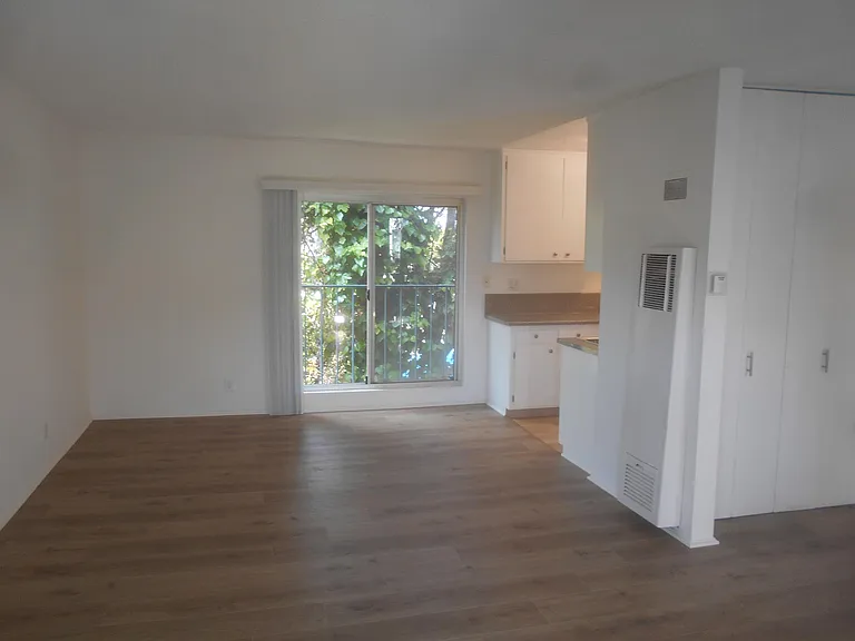 208 Living room north