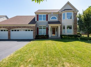 511 Treetop Ln, Gurnee, IL 60031