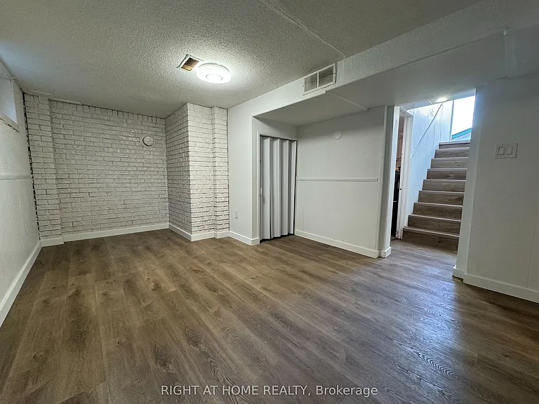 950 Queens Blvd #LOWER — Photo 8