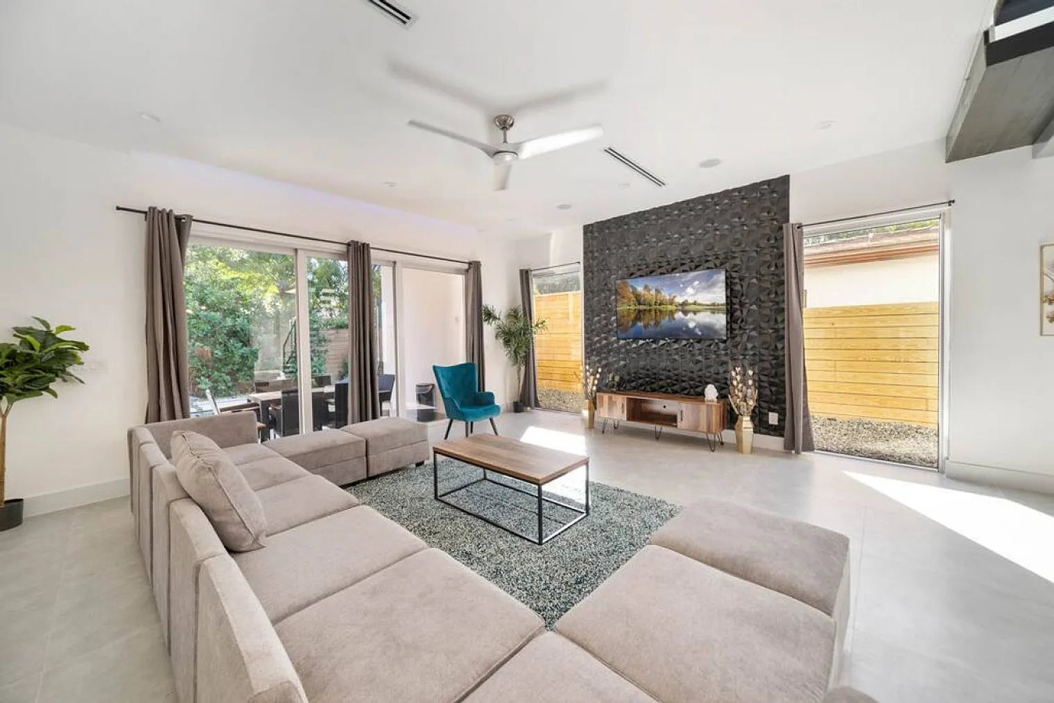 6 bed, 8.0 bath, 5995 sqft, $26,667 — Photo 4