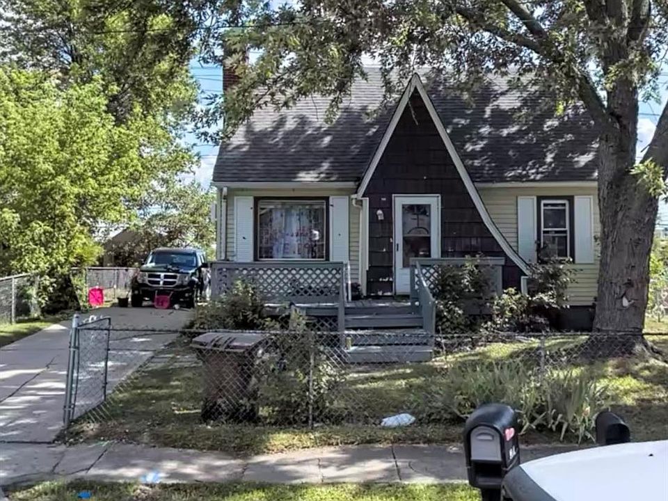 1st image of 300 E Princeton Ave