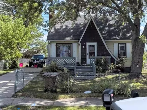 300 E Princeton Ave, Pontiac, MI 48340