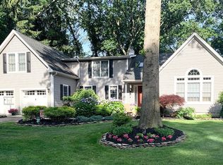 90 Moraine Rd, Morris Plains, NJ 07950