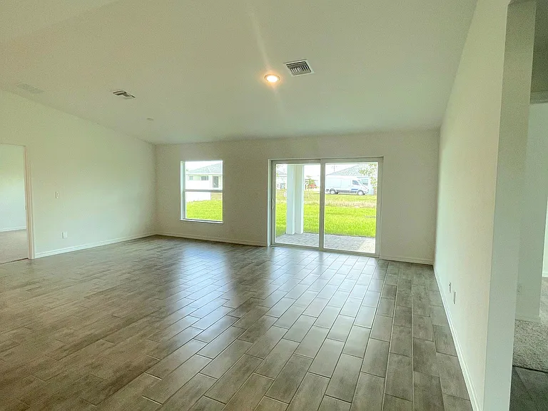 2809 NW 8th Pl — Photo 11
